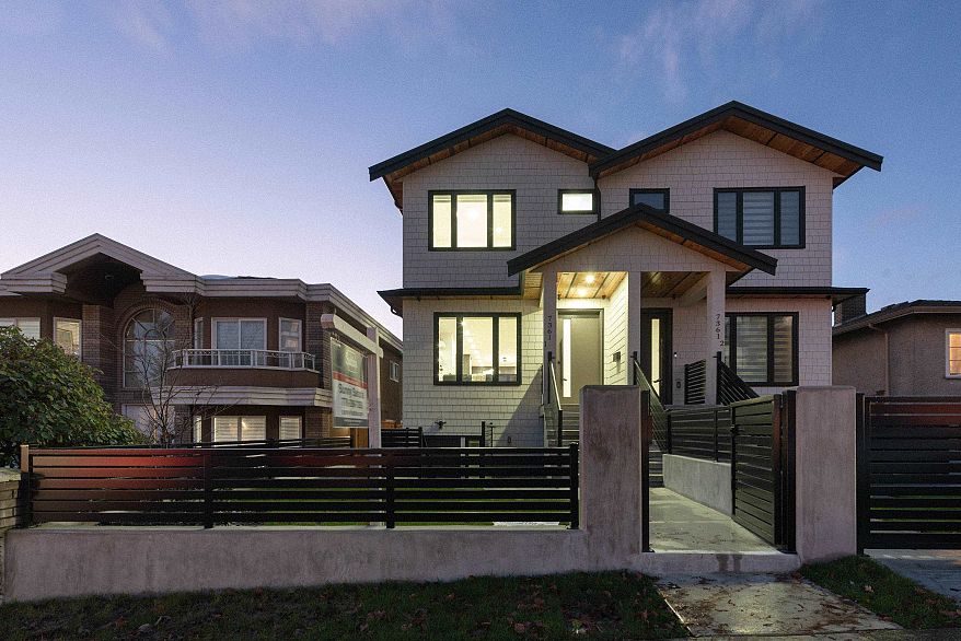 2 7361 Fraser Street