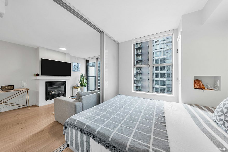 1001 989 Richards Street