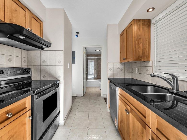 202 966 W 14th Avenue