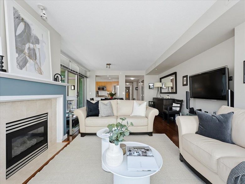 202 1790 Bayshore Drive