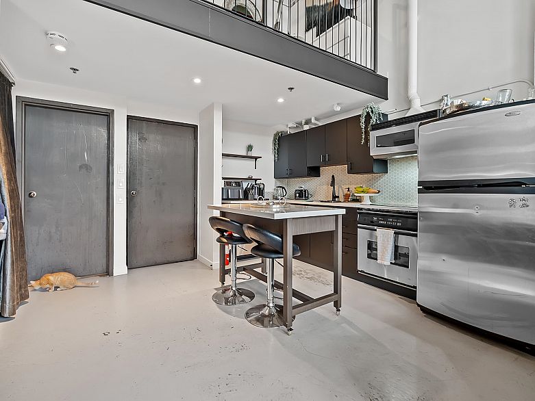 205 234 E 5th Avenue