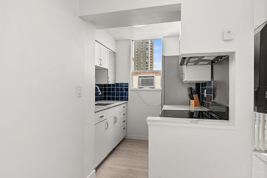 806 1250 Burnaby Street