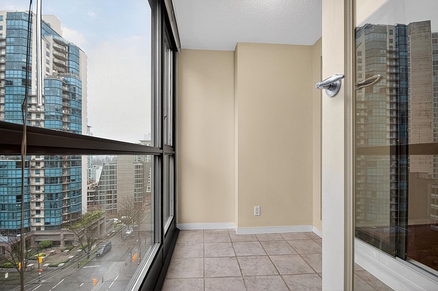 801 1367 Alberni Street