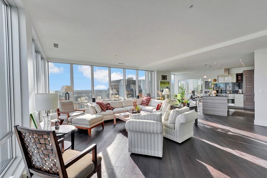 2106 989 Nelson Street