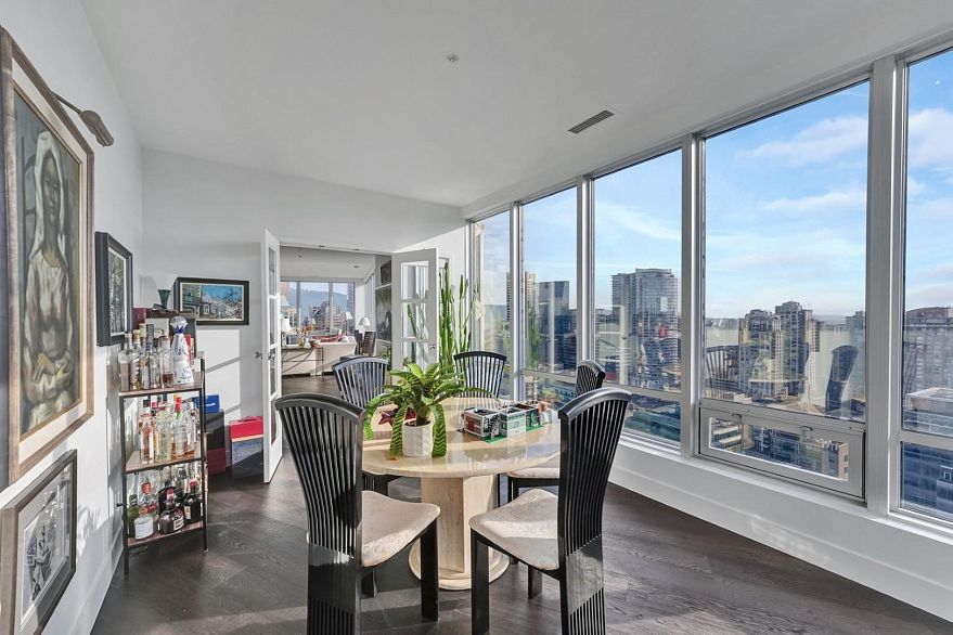 2106 989 Nelson Street