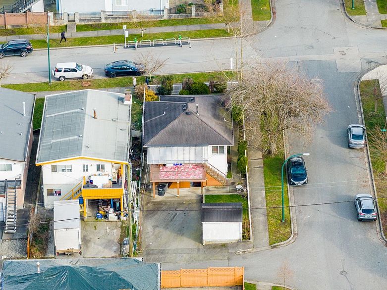 3895 Windermere Street