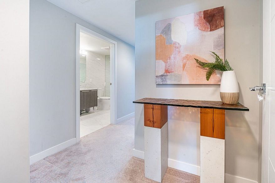 401 5033 Cambie Street