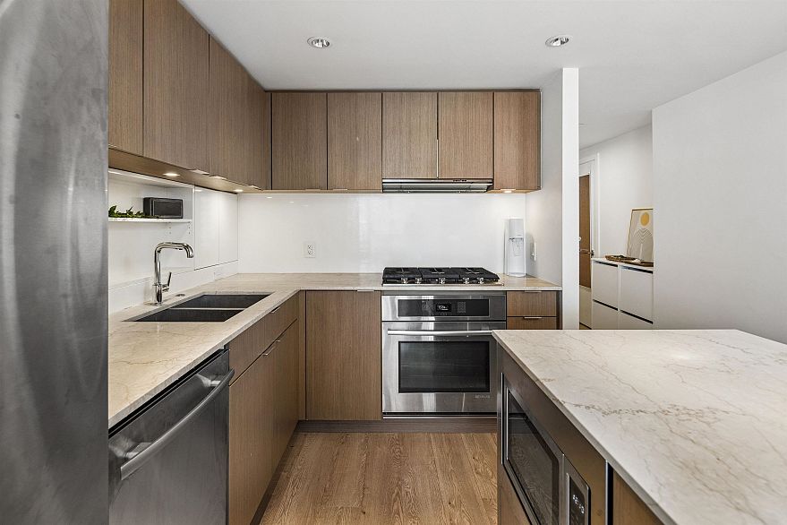 1209 111 E 1st Avenue