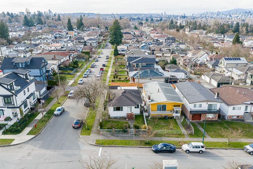 3895 Windermere Street