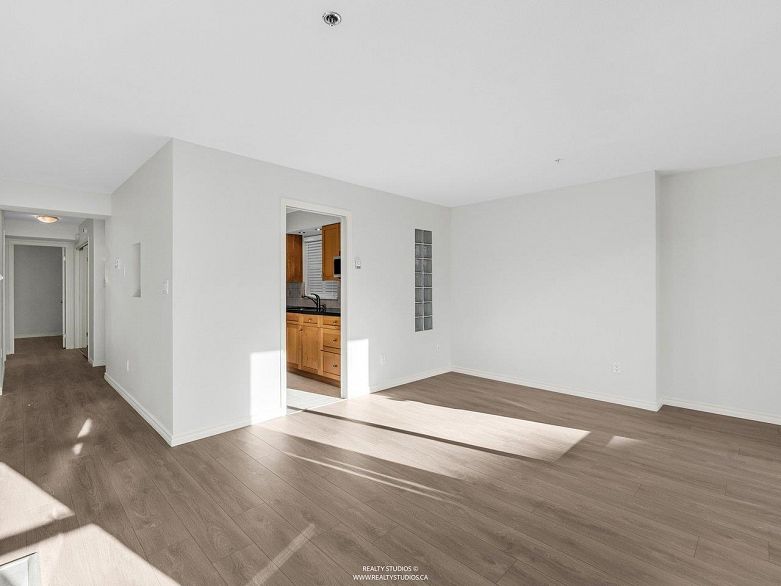 202 966 W 14th Avenue