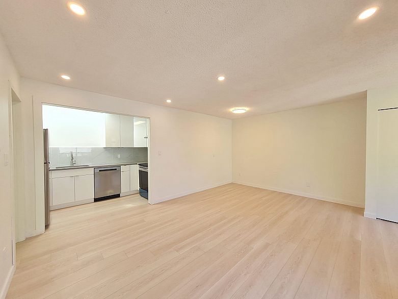 301 8645 Osler Street