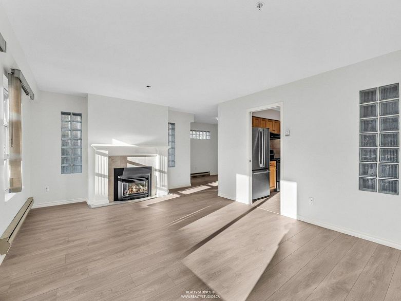 202 966 W 14th Avenue