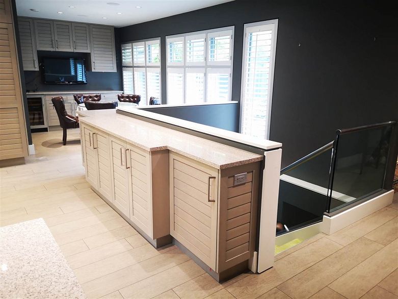 6187 Mackenzie Street