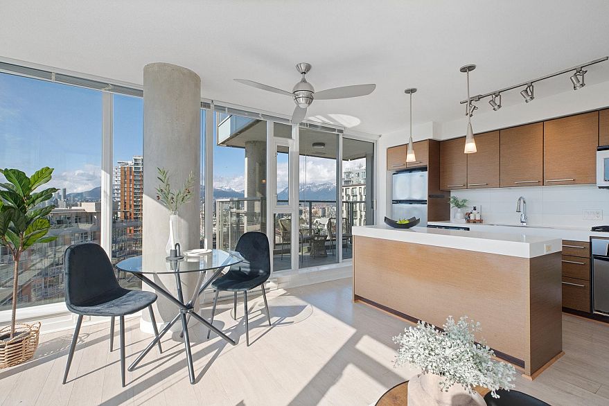 901 2770 Sophia Street