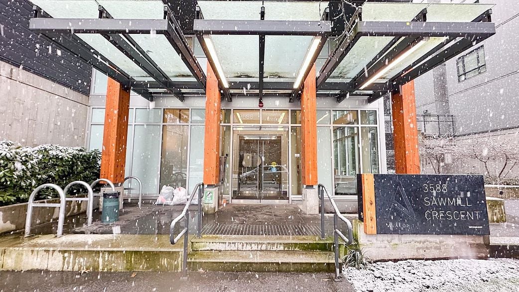 301 3588 Sawmill Crescent