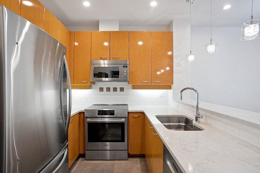 210 2028 W 11 Avenue