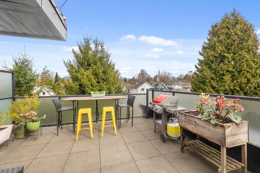 203 1943 E 1st Avenue