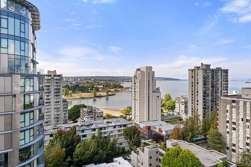 806 1250 Burnaby Street