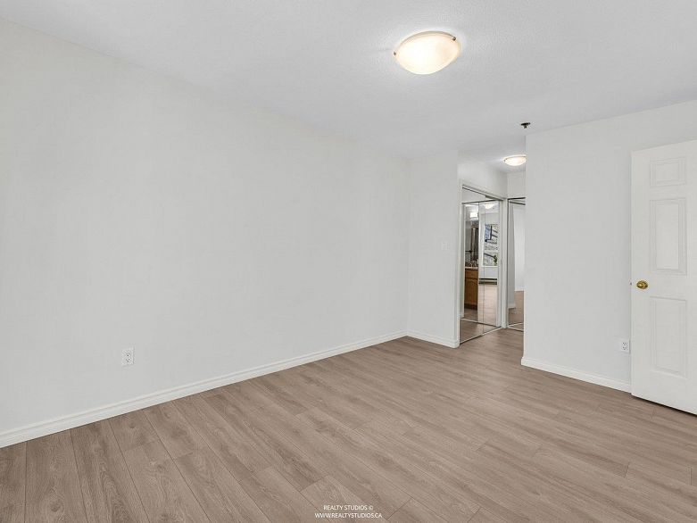 202 966 W 14th Avenue