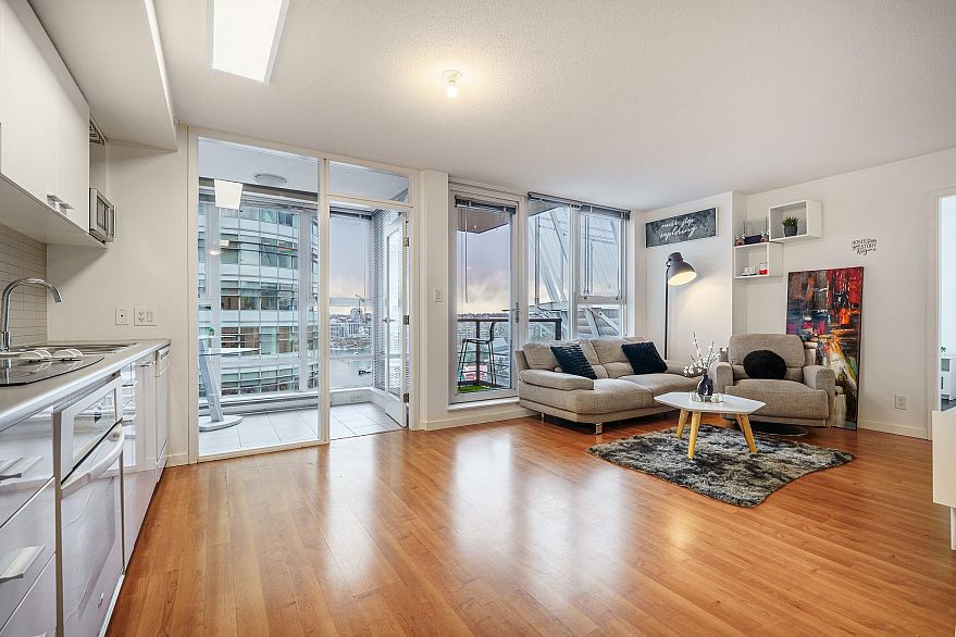 1209 111 W Georgia Street