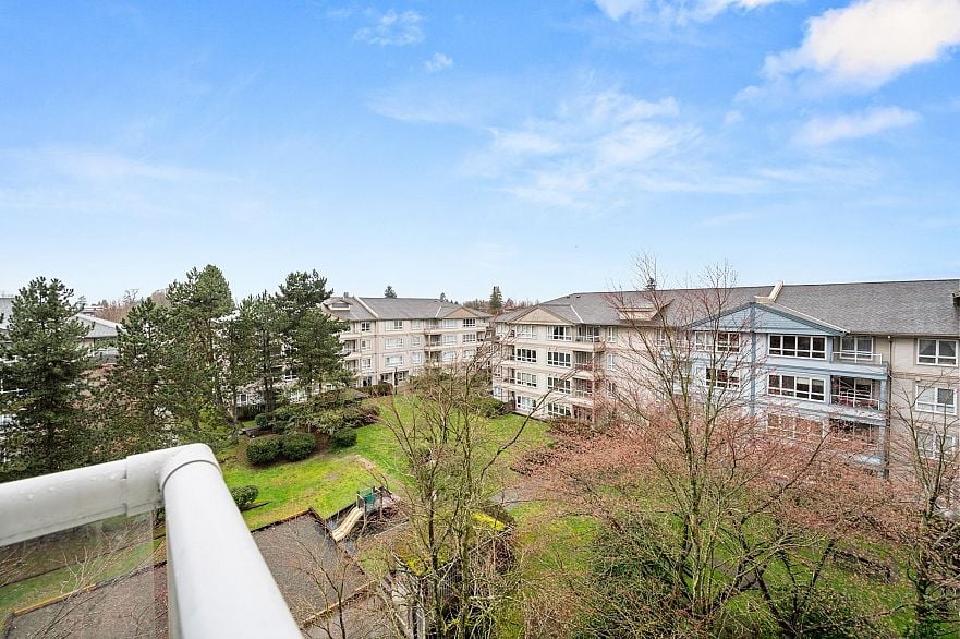 607 3489 Ascot Place