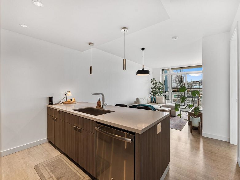 201 1788 Ontario Street