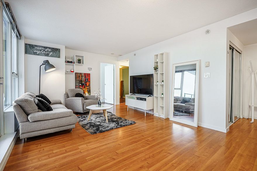 1209 111 W Georgia Street