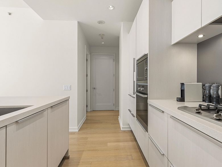 407 77 Walter Hardwick Avenue