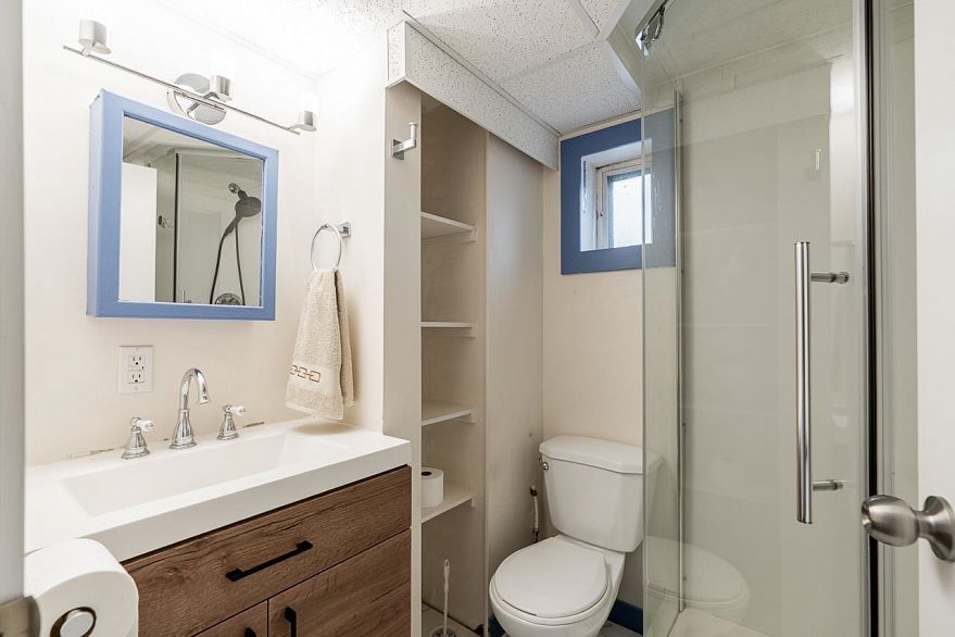 3895 Windermere Street