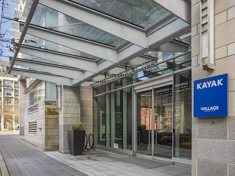 407 77 Walter Hardwick Avenue