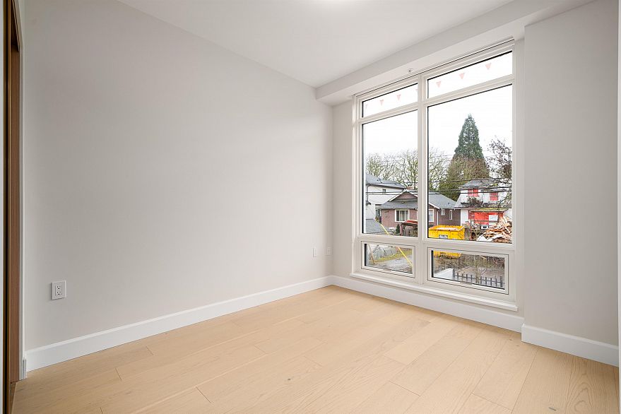 303 3668 W 10th Avenue