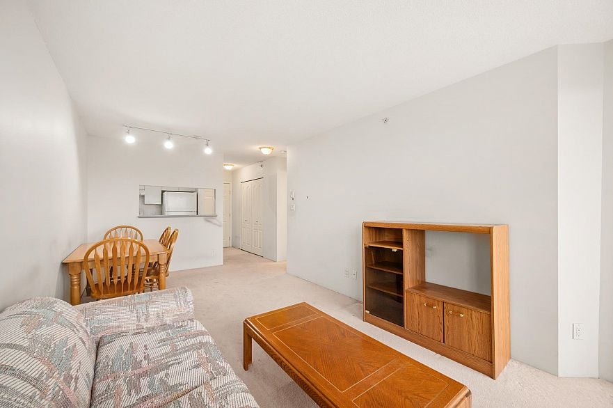 607 3489 Ascot Place