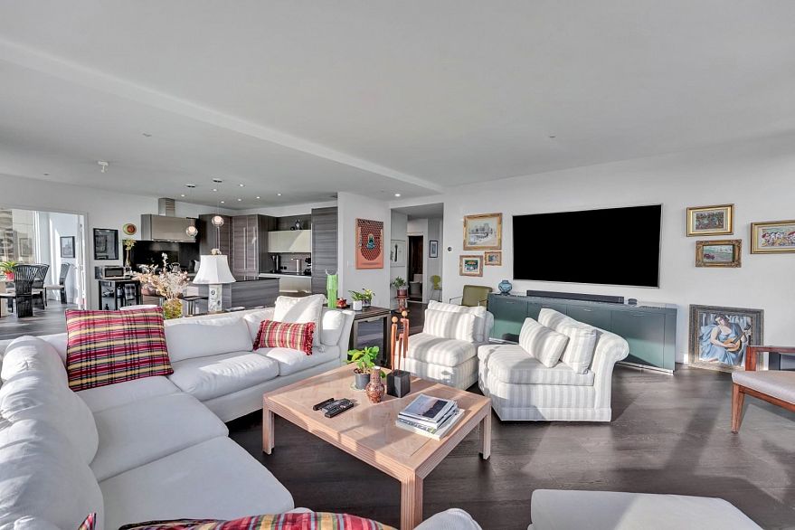 2106 989 Nelson Street