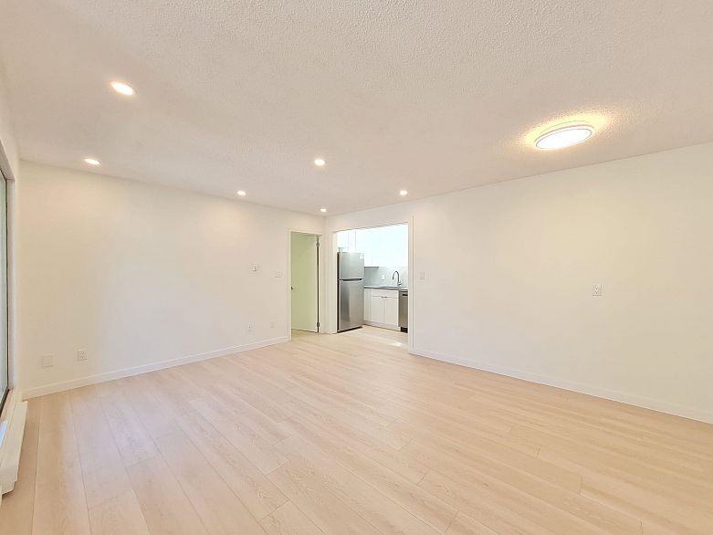 301 8645 Osler Street