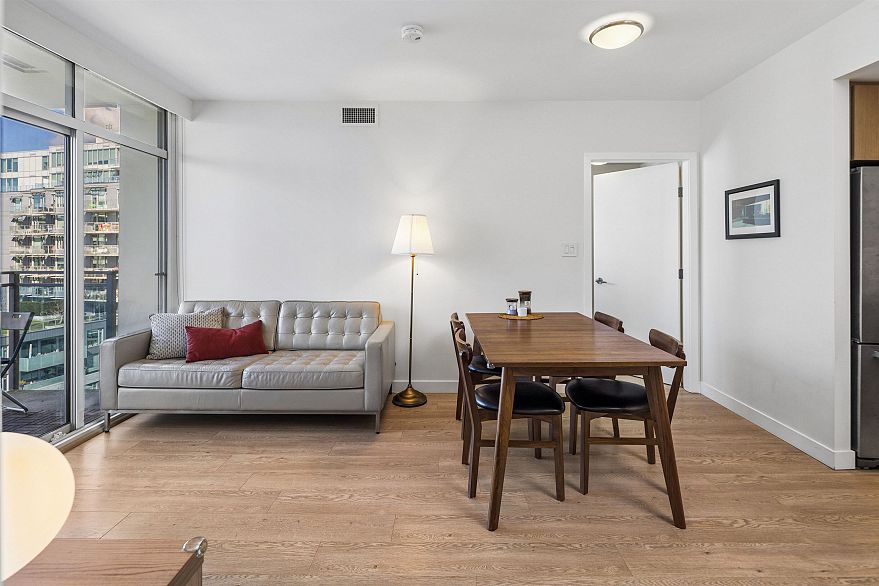 1209 111 E 1st Avenue