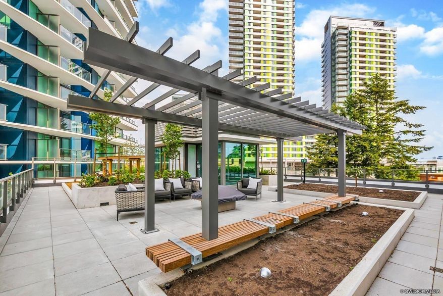 408 8238 Lord Street