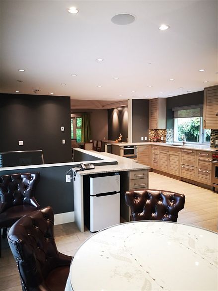 6187 Mackenzie Street