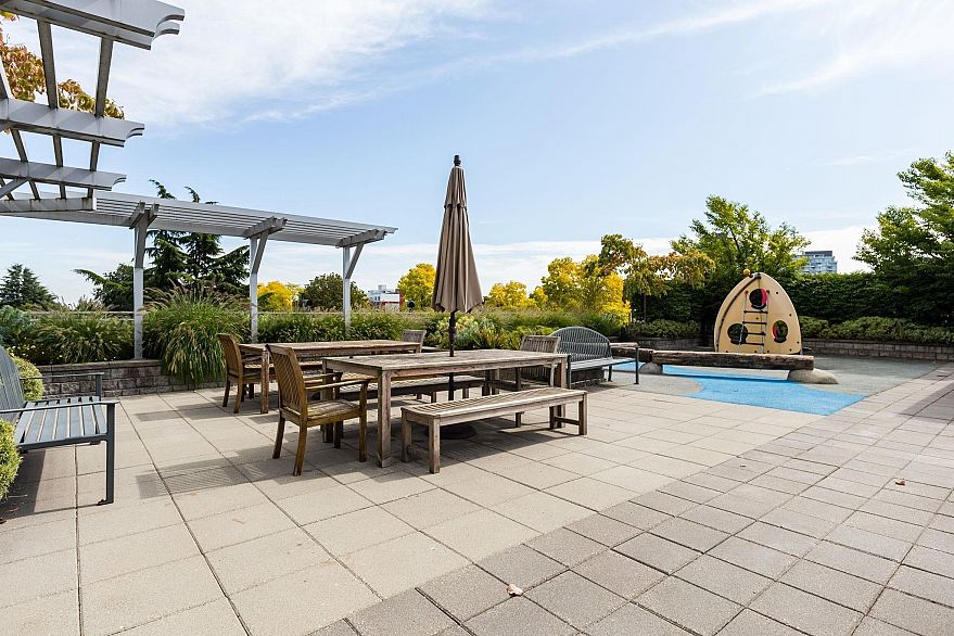 302 2321 Scotia Street