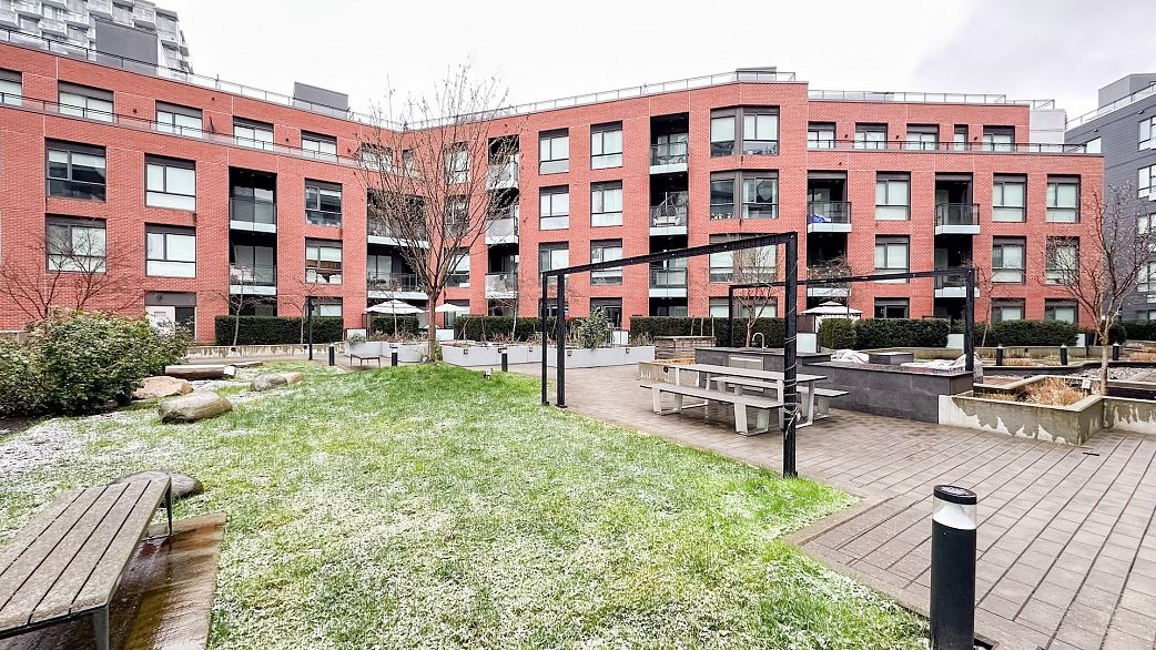 301 3588 Sawmill Crescent