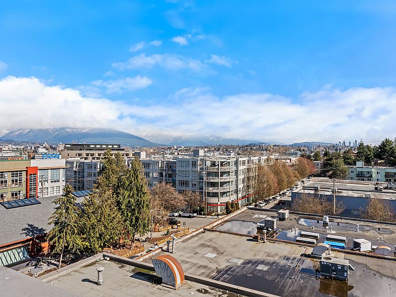 205 234 E 5th Avenue