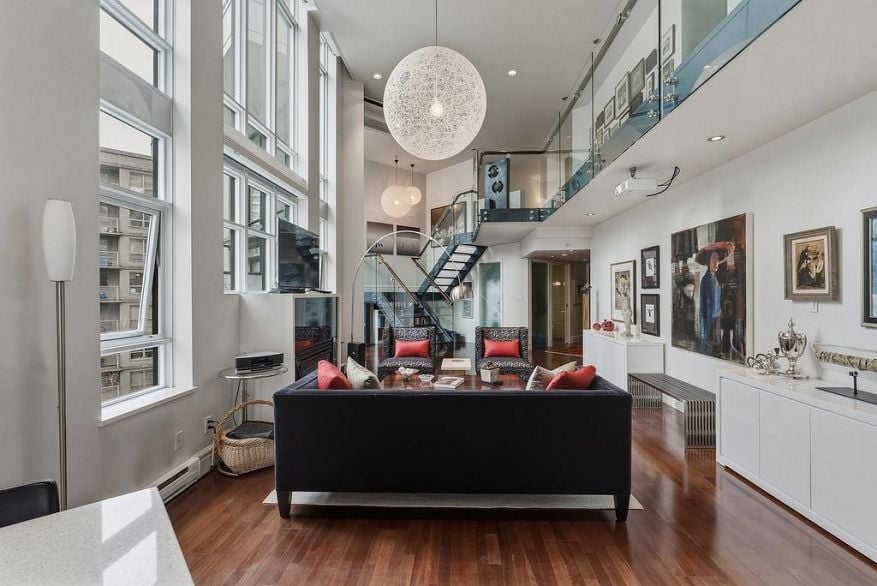 401 988 Richards Street