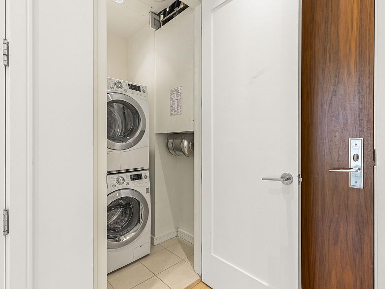 407 77 Walter Hardwick Avenue