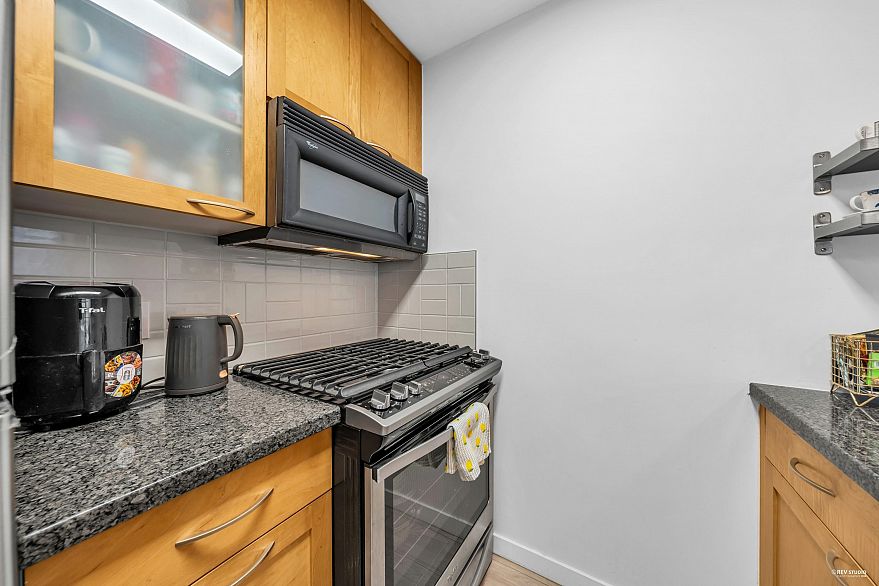 1001 989 Richards Street