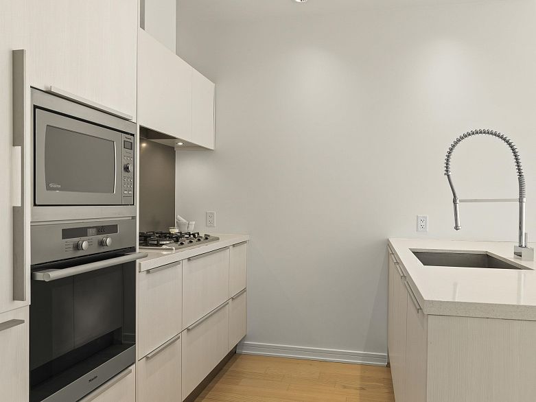 407 77 Walter Hardwick Avenue