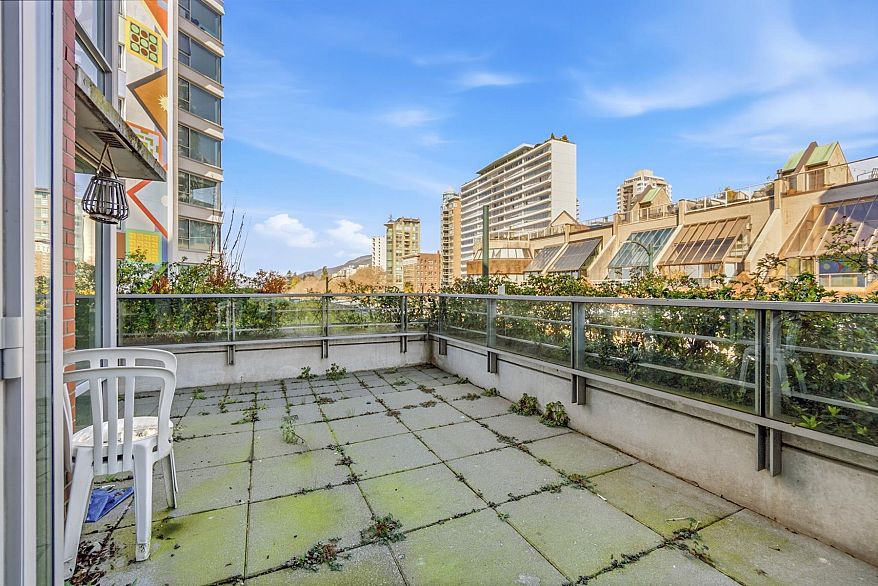 301 1762 Davie Street