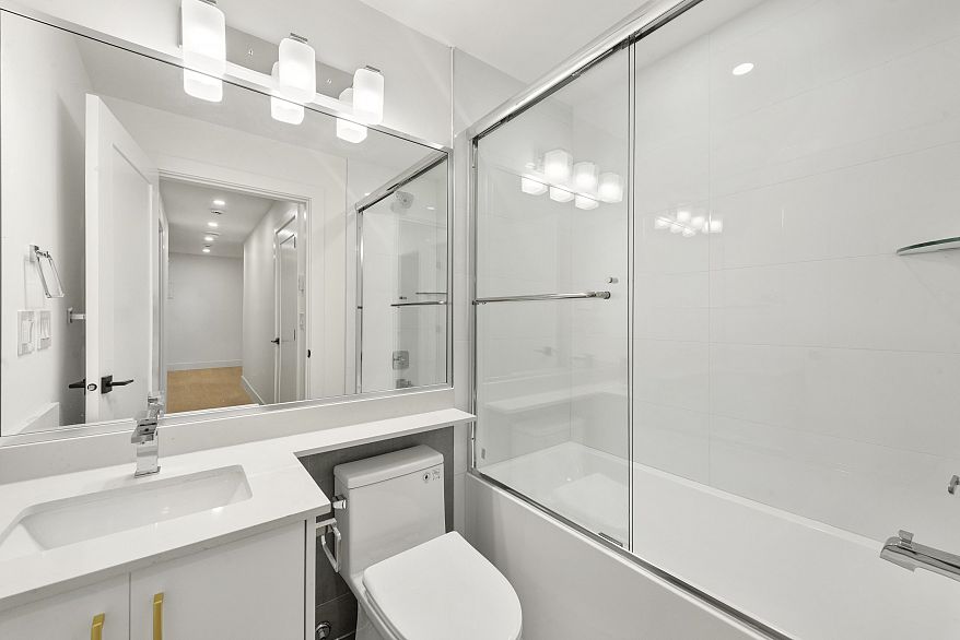 2 7361 Fraser Street