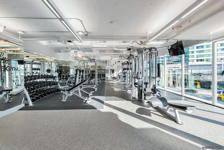 408 8238 Lord Street