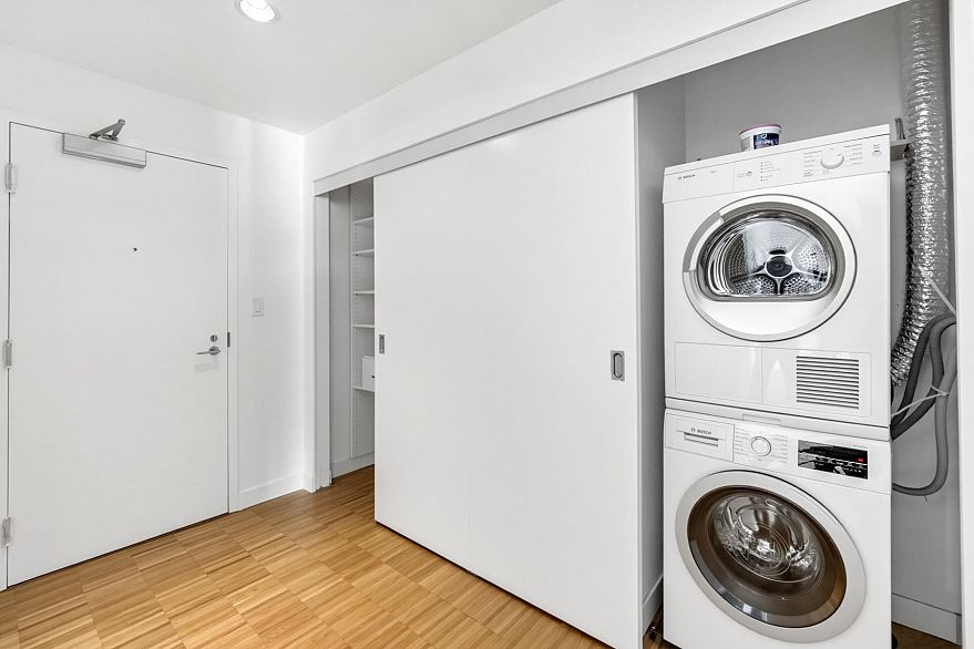 1701 108 W Cordova Street