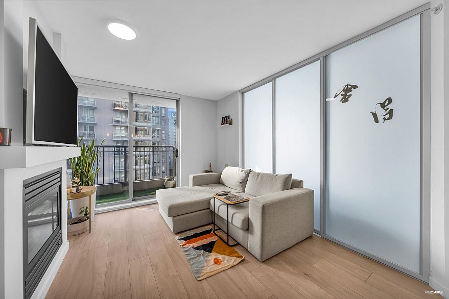 1001 989 Richards Street