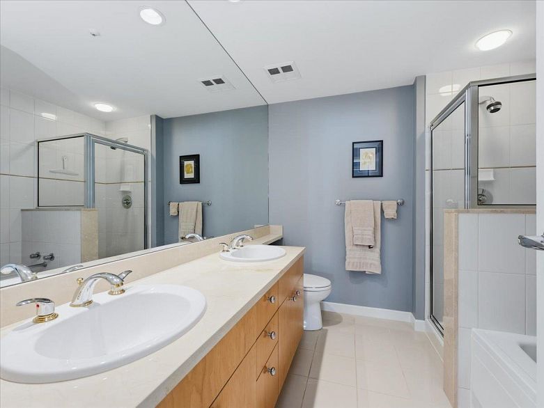 202 1790 Bayshore Drive